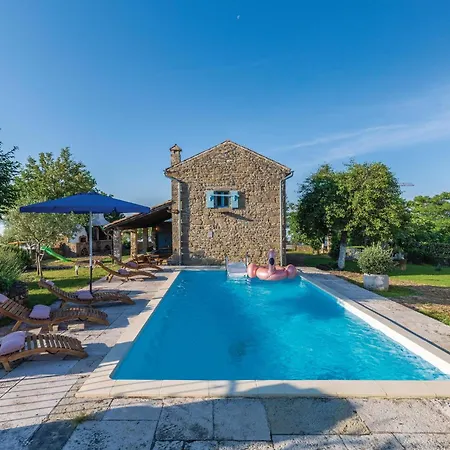 Awesome In With Kitchen Holiday home