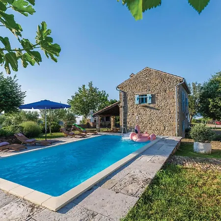 Awesome In With Kitchen * Grožnjan